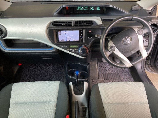 Toyota AQUA 2013 8357982-3