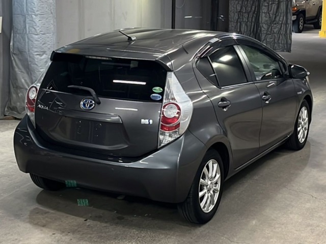 Toyota AQUA 2013 8357982-5