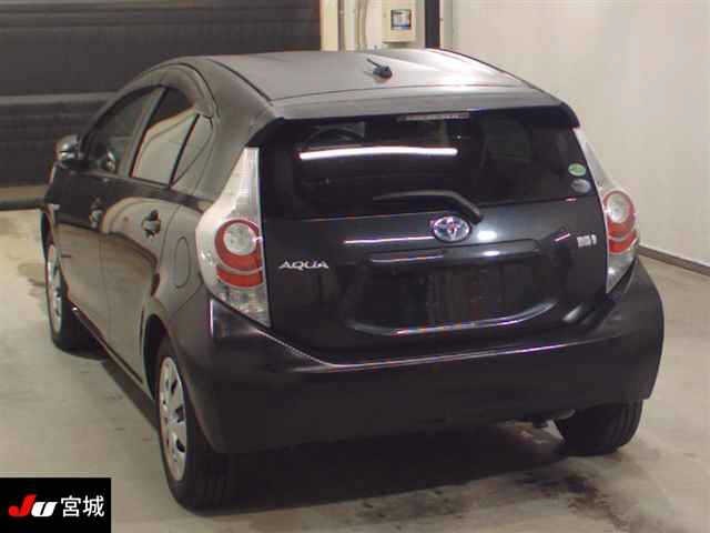 Toyota AQUA 2013 8357983-1