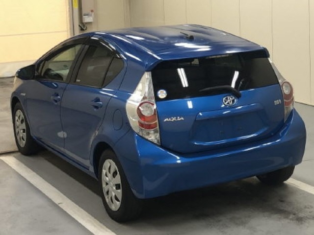Toyota AQUA 2013 8357992-1
