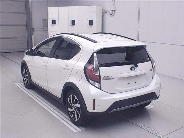 Toyota AQUA 2017 8358016-1