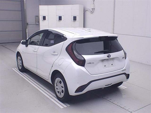 Toyota AQUA 2021 8358017-1