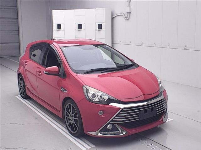Toyota AQUA 2013 8358024-0