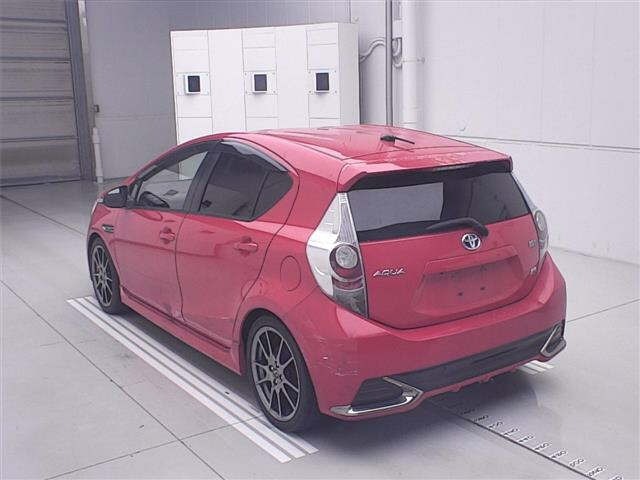 Toyota AQUA 2013 8358024-1
