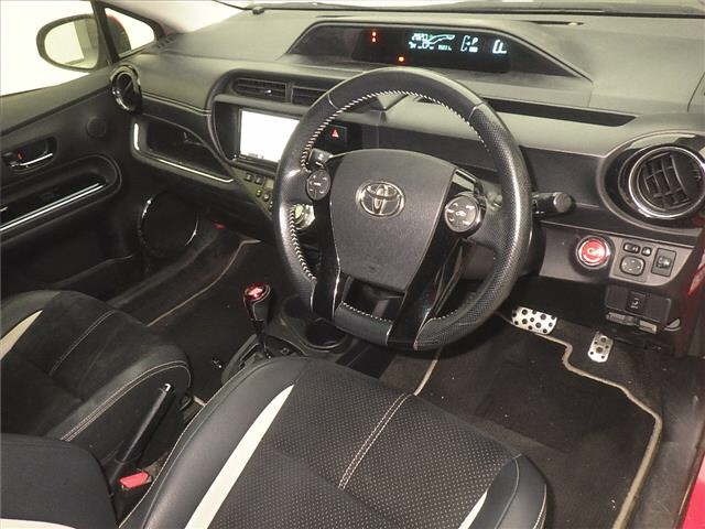 Toyota AQUA 2013 8358024-3