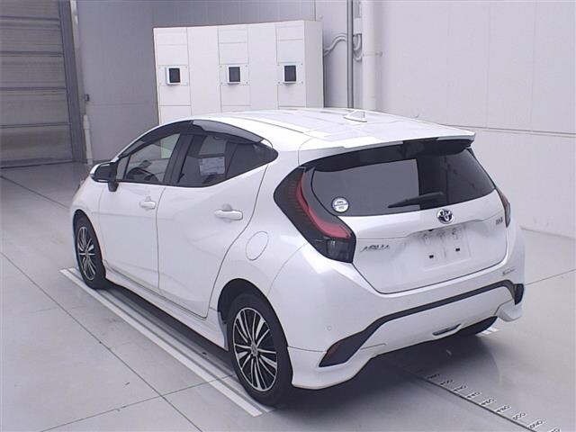 Toyota AQUA 2021 8358025-1