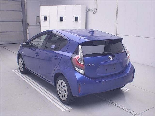 Toyota AQUA 2017 8358026-1
