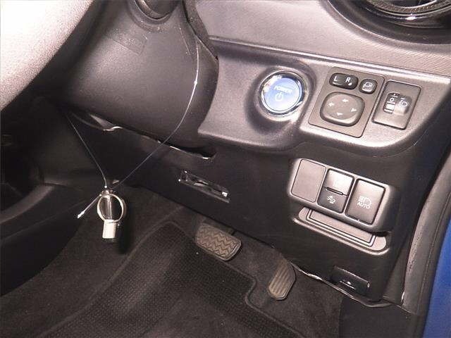 Toyota AQUA 2017 8358026-8