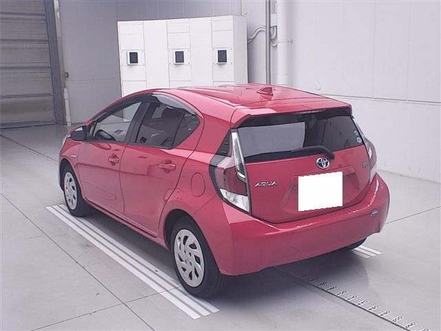Toyota AQUA 2016 8358027-1