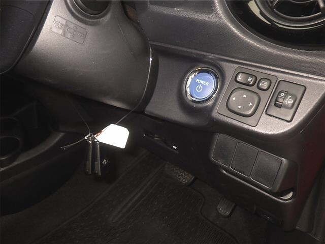 Toyota AQUA 2016 8358027-8