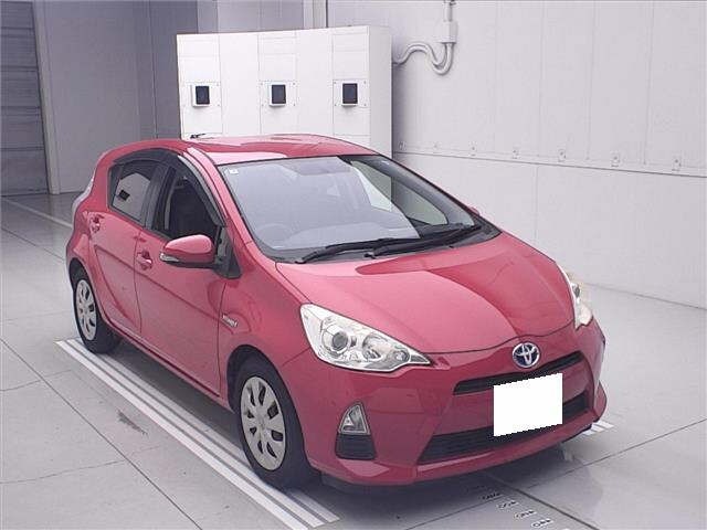 Toyota AQUA 2013 8358028-0