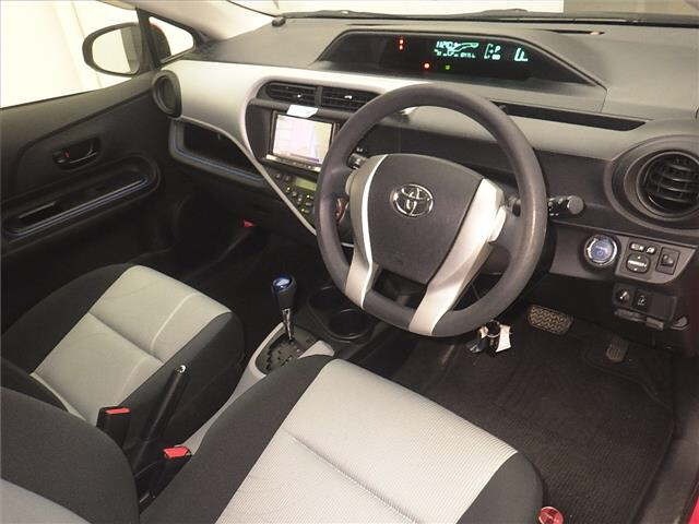 Toyota AQUA 2013 8358028-3