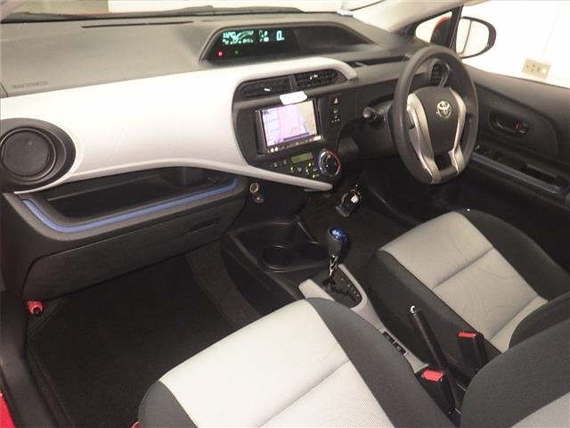 Toyota AQUA 2013 8358028-4
