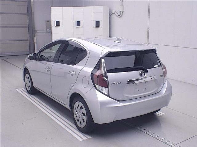 Toyota AQUA 2016 8358029-1