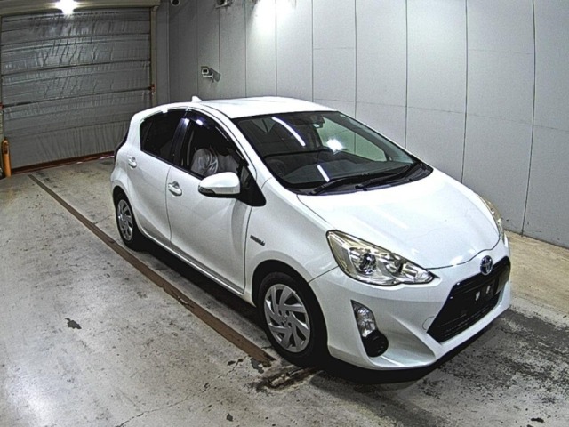 Toyota AQUA 2015 8358030-0