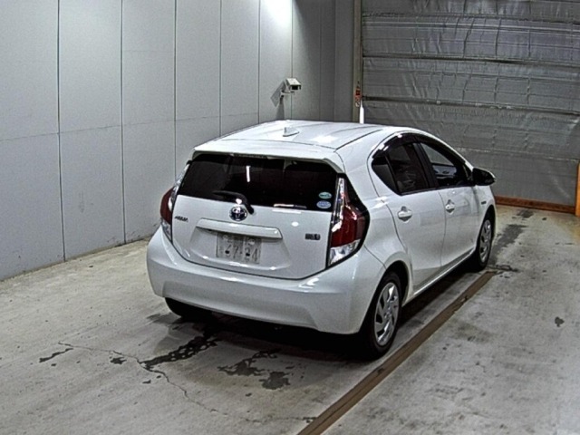 Toyota AQUA 2015 8358030-5