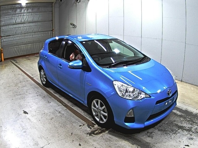 Toyota AQUA 2012 8358031-0