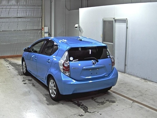 Toyota AQUA 2012 8358031-1