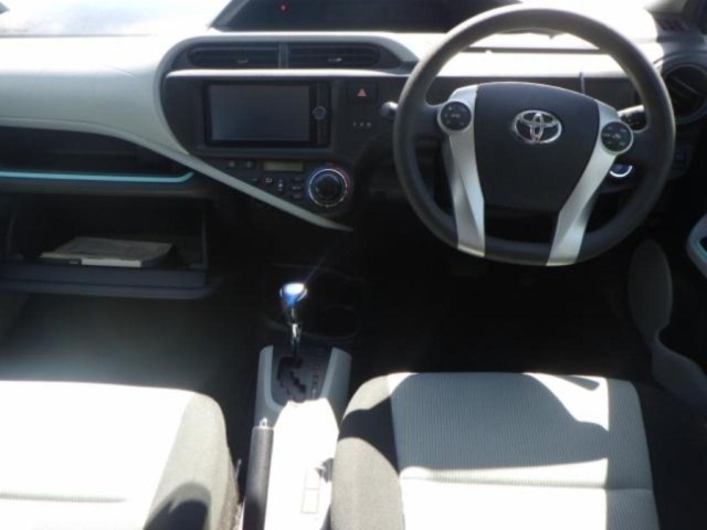 Toyota AQUA 2012 8358031-3