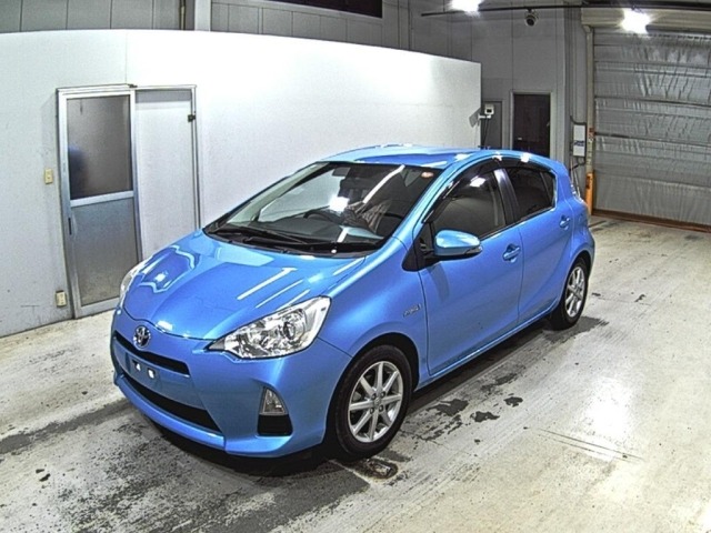 Toyota AQUA 2012 8358031-4