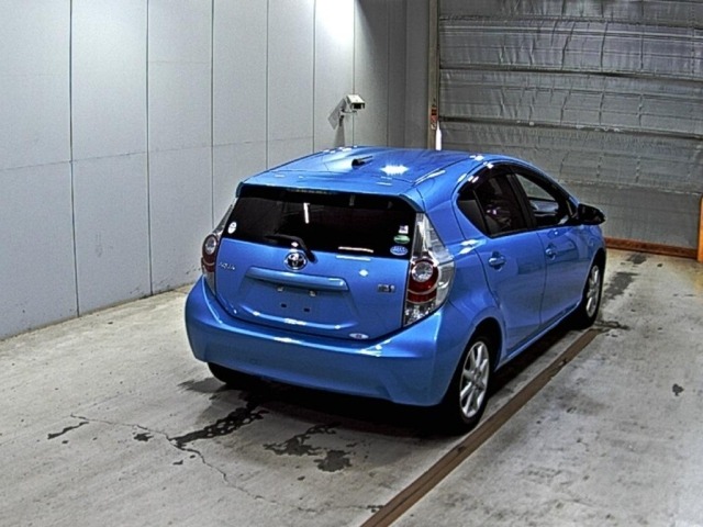 Toyota AQUA 2012 8358031-5