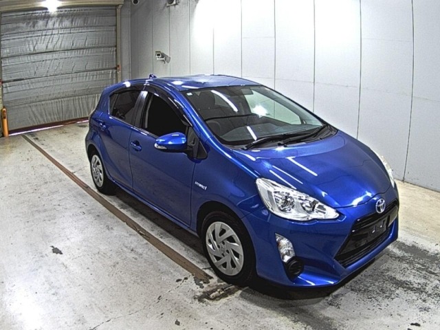 Toyota AQUA 2016 8358032-0