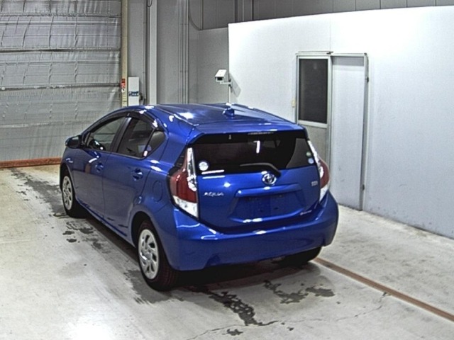 Toyota AQUA 2016 8358032-1