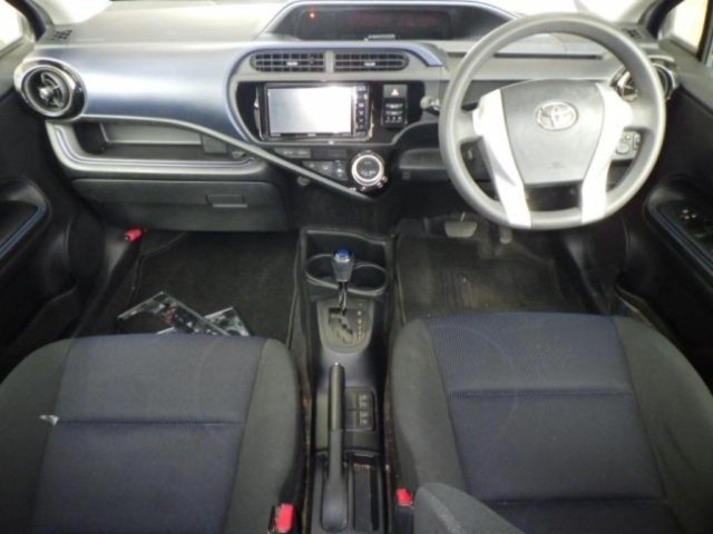 Toyota AQUA 2016 8358032-3