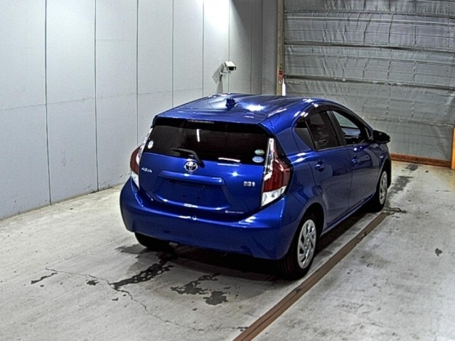 Toyota AQUA 2016 8358032-5