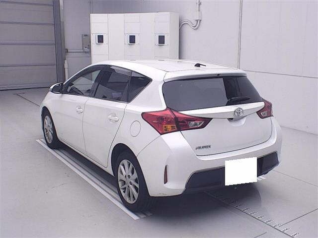 Toyota AURIS 2015 8357592-1