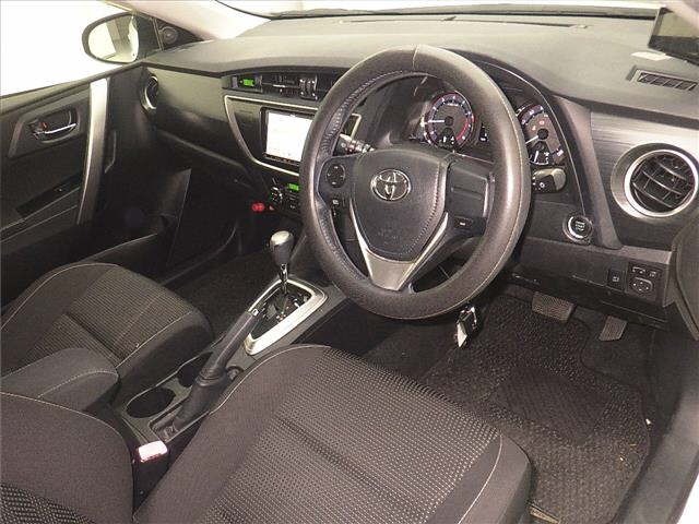 Toyota AURIS 2015 8357592-3