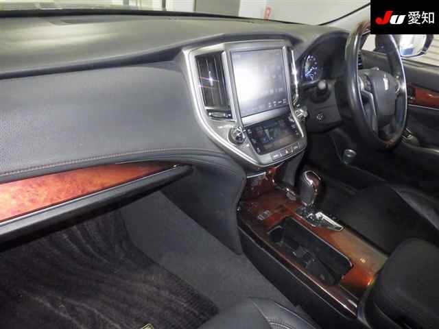 Toyota CROWN MAJESTA 2013 8349274-3