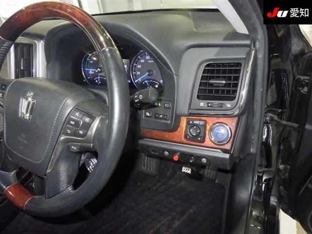 Toyota CROWN MAJESTA 2013 8349274-5