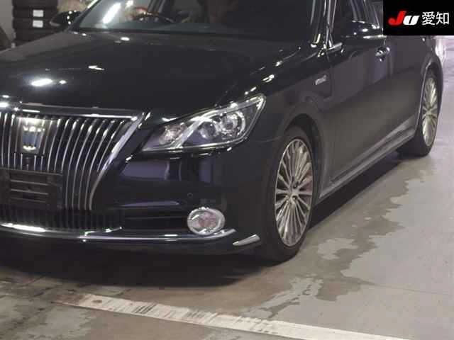 Toyota CROWN MAJESTA 2013 8349274-7