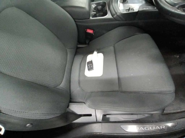 Jaguar E-PACE 2019 8353628-10