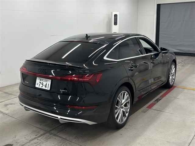Audi E-TRON 2021 8357744-5