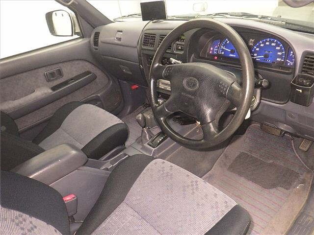 Toyota HILUX 2003 8357306-3