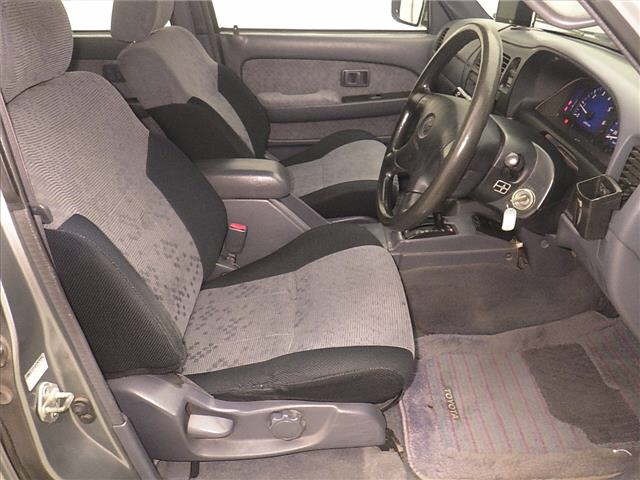 Toyota HILUX 2003 8357306-5