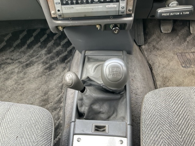 Toyota HILUX 1989 8357307-5