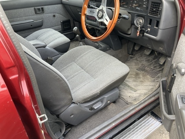 Toyota HILUX 1989 8357307-8