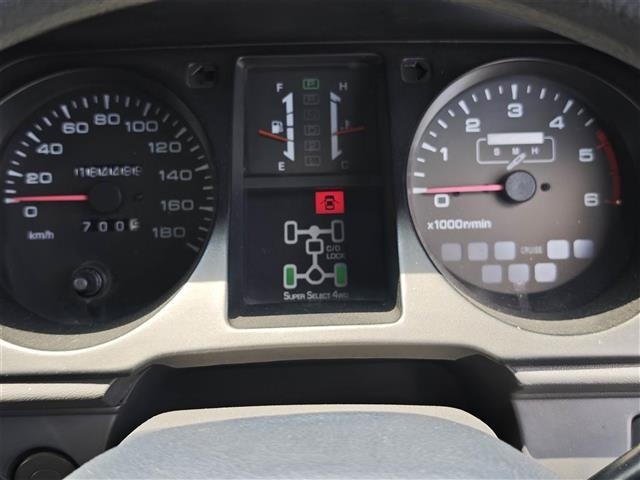 Mitsubishi PAJERO 1996 8353081-3
