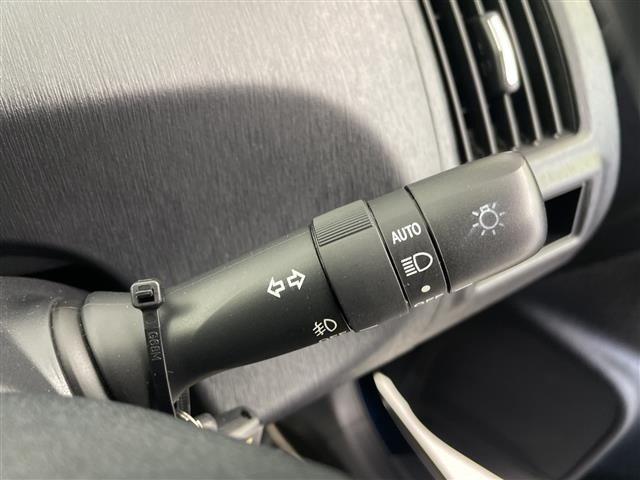 Toyota PRIUS 2018 8348695-9