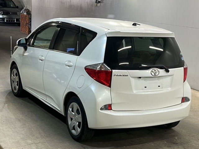 Toyota RACTIS 2013 8349086-1