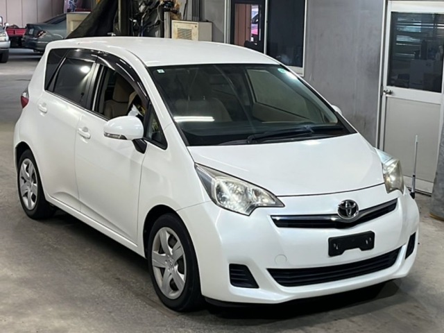 Toyota RACTIS 2013 8349086-4
