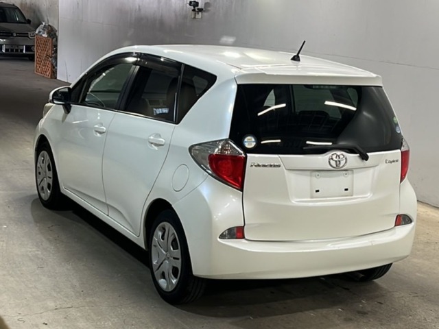 Toyota RACTIS 2013 8349090-1