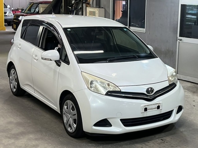Toyota RACTIS 2013 8349090-4