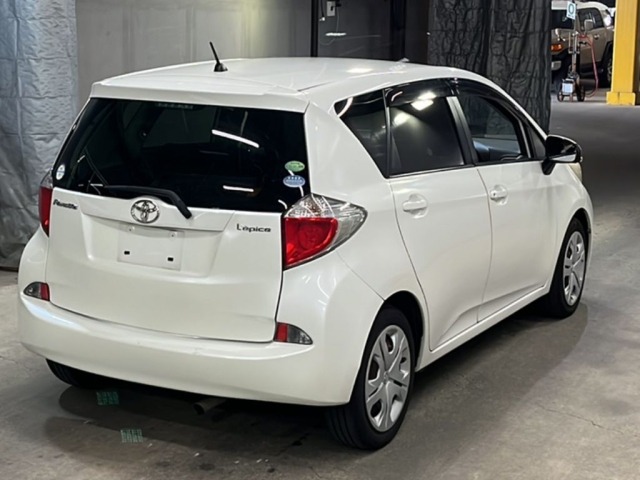 Toyota RACTIS 2013 8349090-5