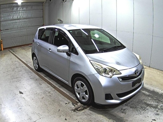 Toyota RACTIS 2015 8349114-0