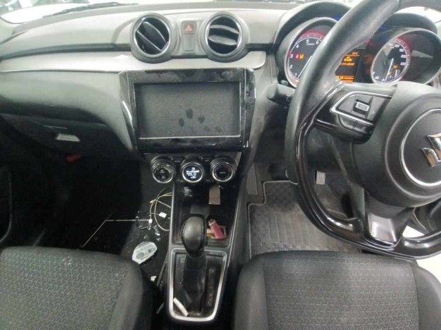 Suzuki SWIFT 2019 8357677-11