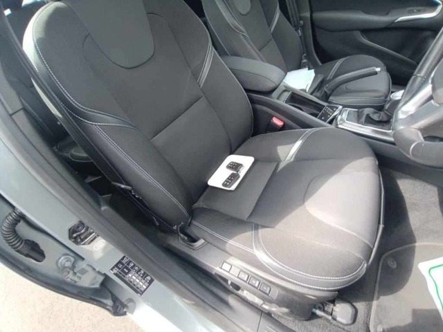 Volvo V40 2013 8357806-10